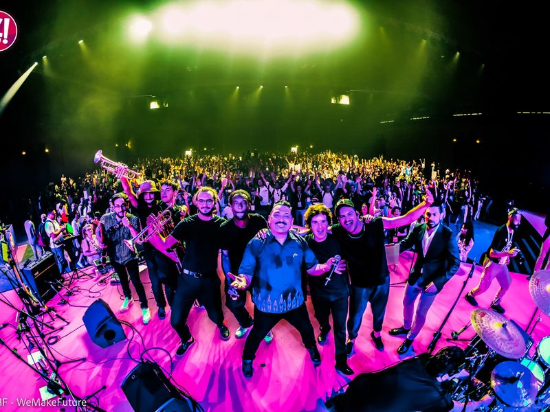 Roy Paci e la sua band sul palco del Mainstage al WMF 2022